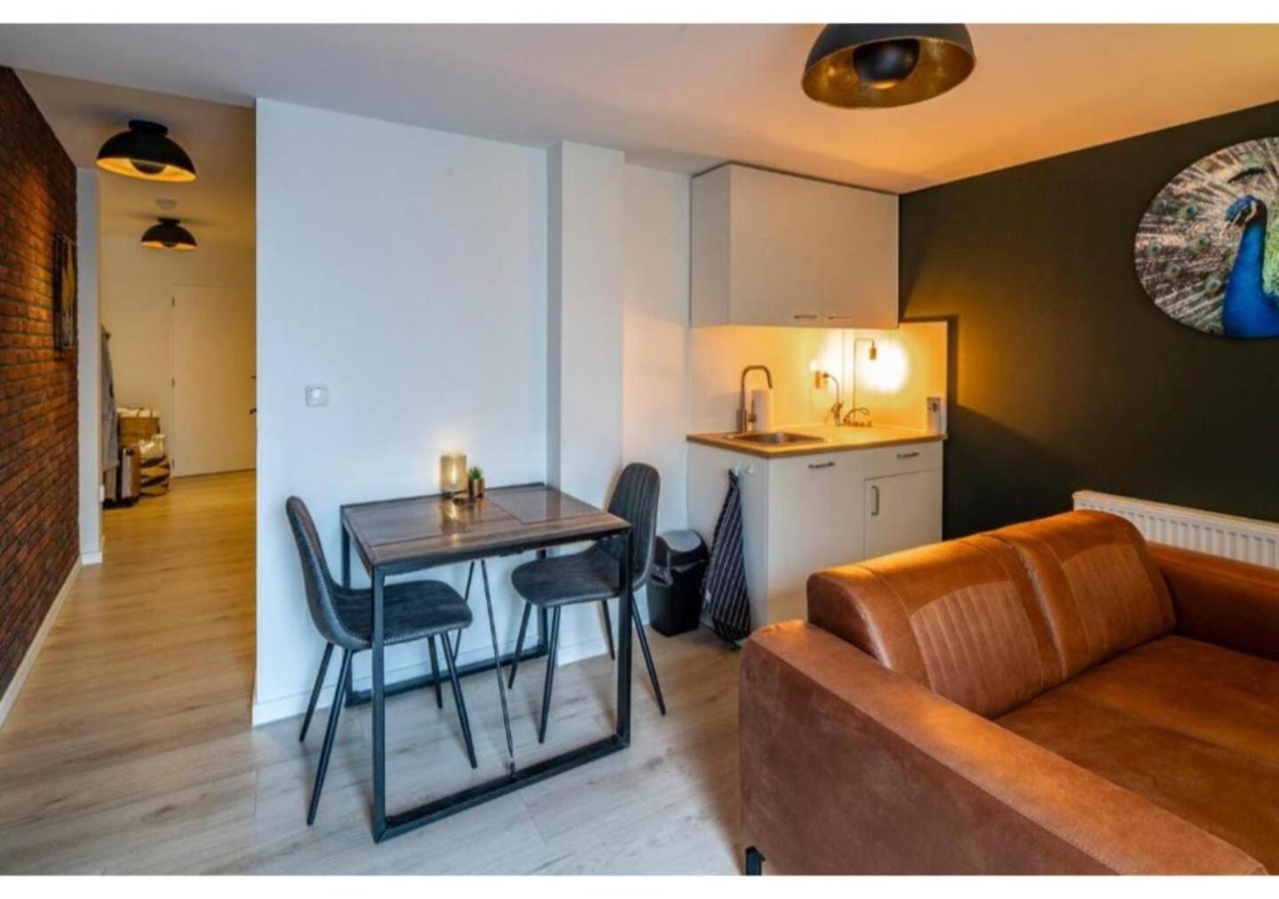 B&K Urban City Suites Тилбург Екстериор снимка