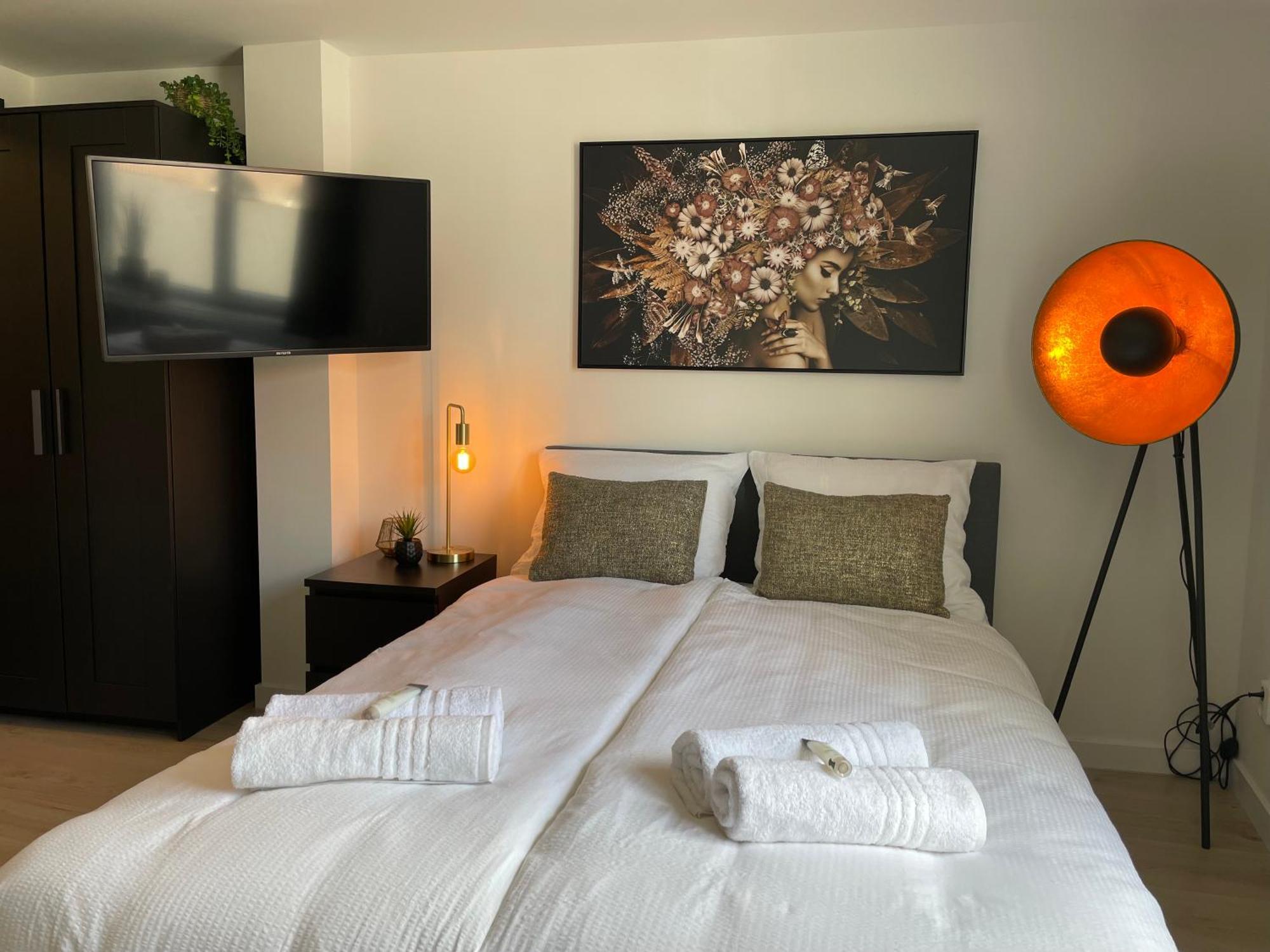 B&K Urban City Suites Тилбург Екстериор снимка