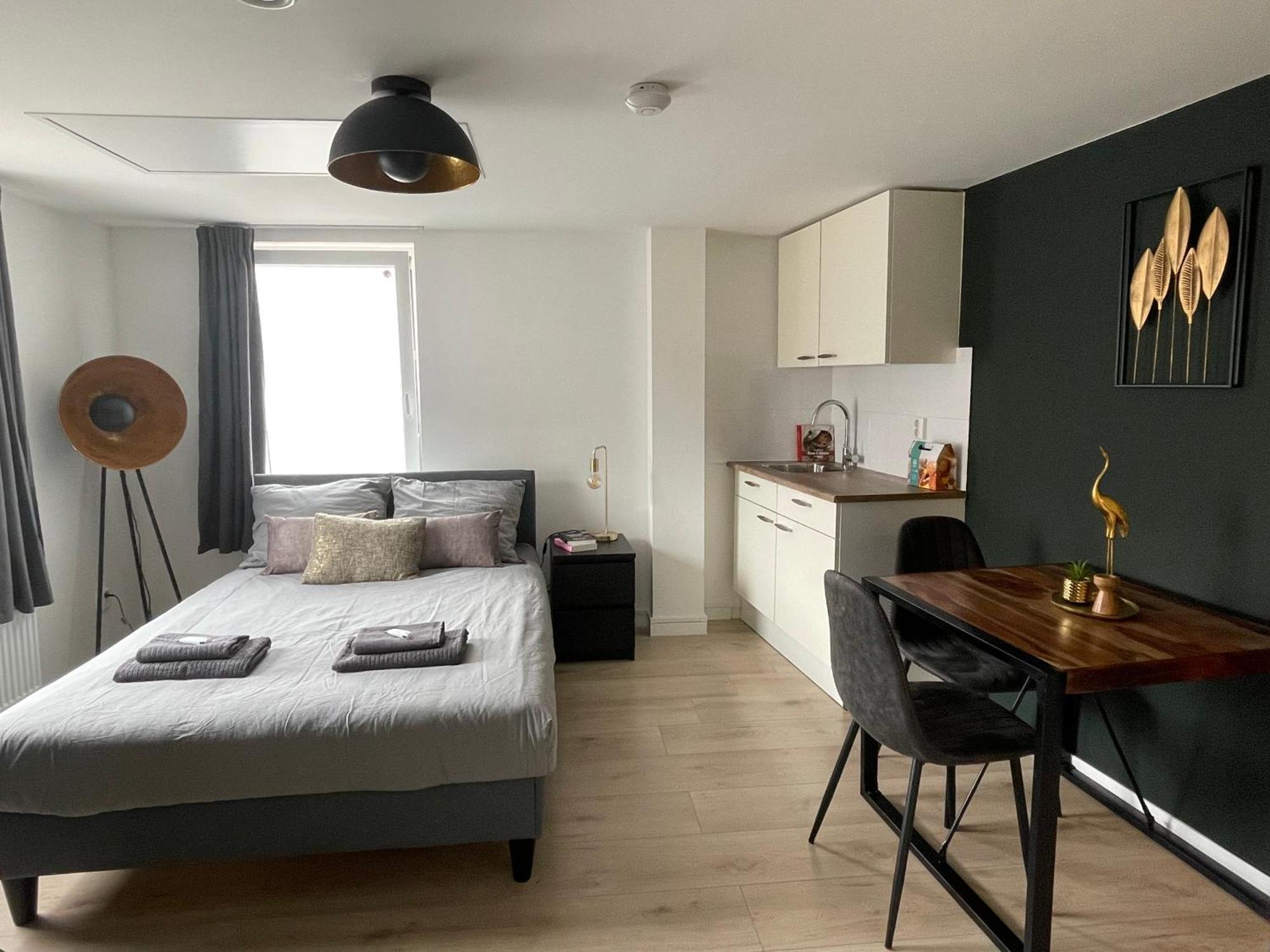 B&K Urban City Suites Тилбург Екстериор снимка